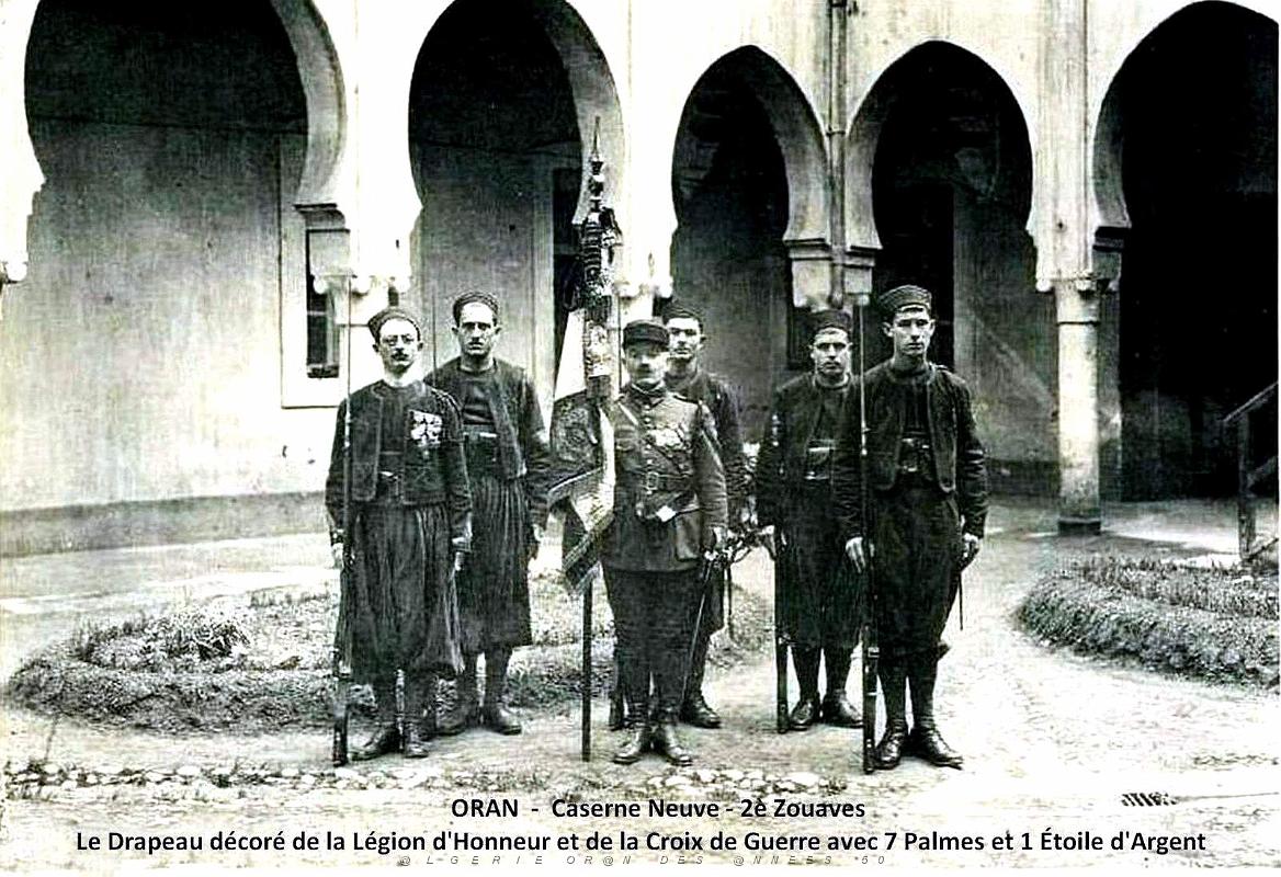Oran - Caserne Neuve - 2e Zouaves - Drapeau.jpg